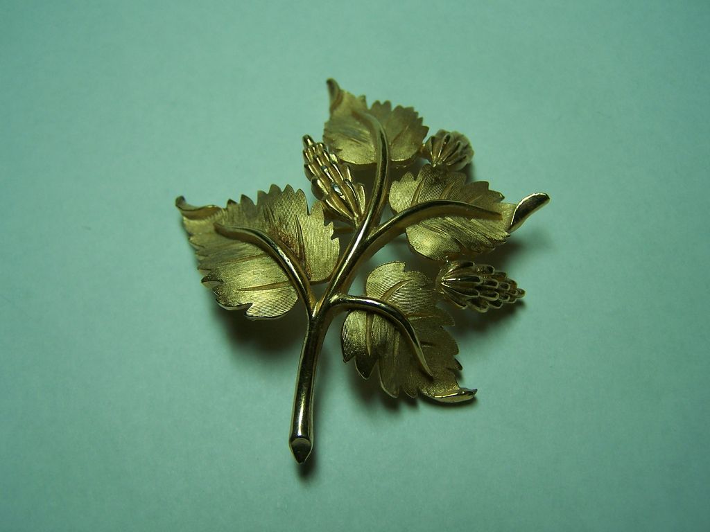 Vintage Signed Trifari Leaf Pin Brooch Brushed Goldtone Vintage Signed Trifari Leaf Pin Brooch Brushed Goldtone
