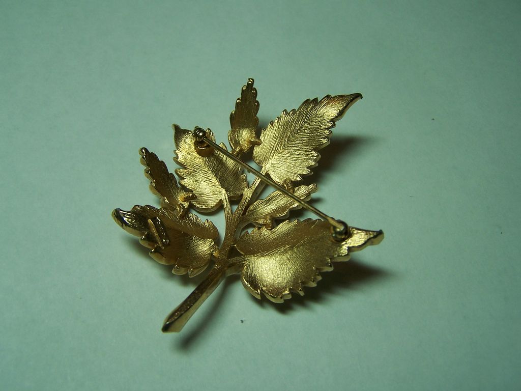 Vintage Signed Trifari Leaf Pin Brooch Brushed Goldtone Vintage Signed Trifari Leaf Pin Brooch Brushed Goldtone