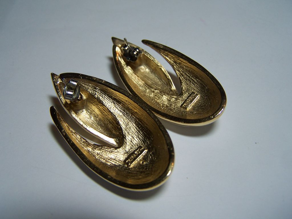 Vintage Enameled Earrings Signed Trifari Pierced Vintage Enameled Earrings Signed Trifari Pierced