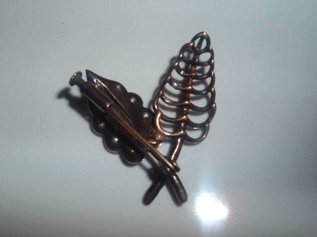 Petite Vintage Leaf pin with Clear Rhinestones Petite Vintage Leaf pin with Clear Rhinestones