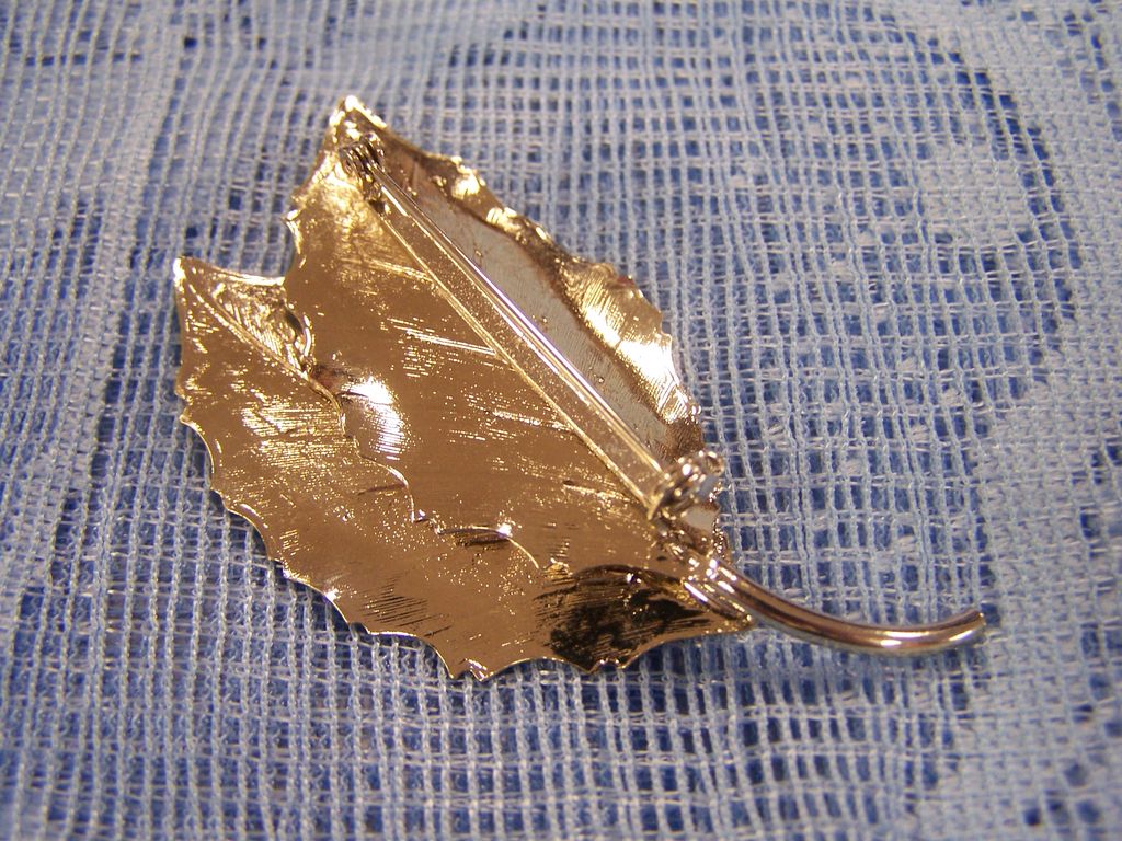 Vintage Leaves Leaf Pin Brooch Vintage Leaves Leaf Pin Brooch