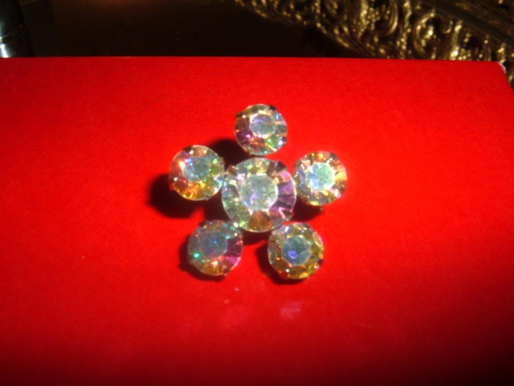 Flower AB Rhinestone Petite Pin Brooch Flower AB Rhinestone Petite Pin Brooch