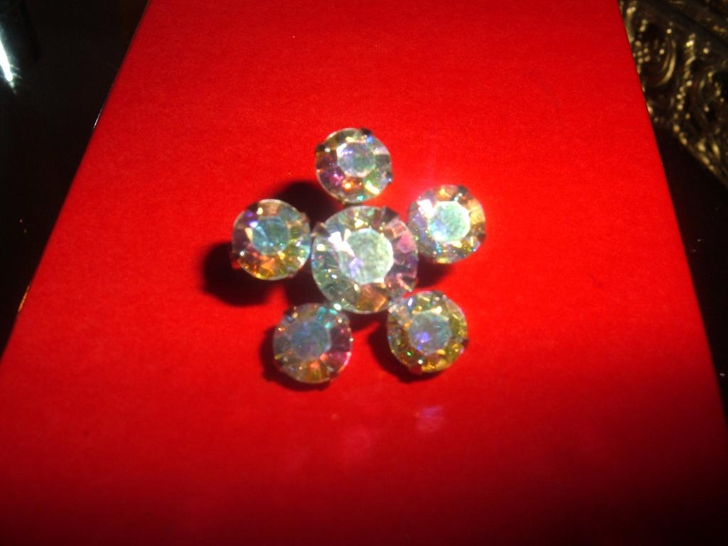 Flower AB Rhinestone Petite Pin Brooch Flower AB Rhinestone Petite Pin Brooch