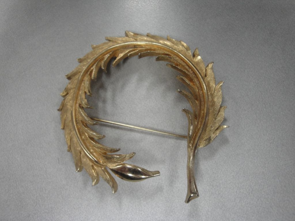 Vintage Signed Pin Brooch Pell Vintage Signed Pin Brooch Pell