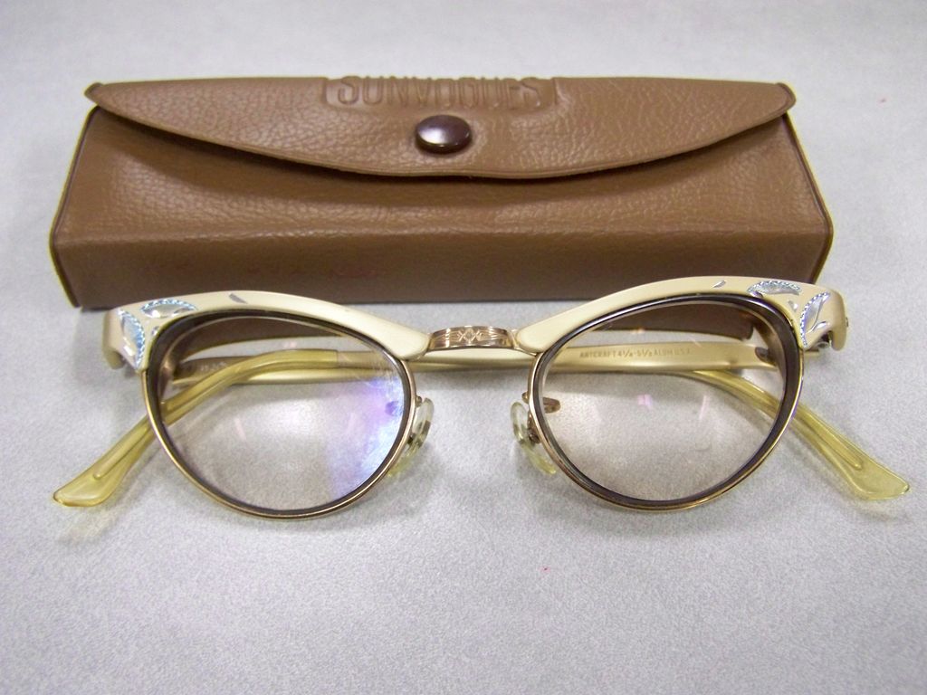 Vintage Artcraft Designer Eyeglasses Cats Eye Style Vintage Artcraft Designer Eyeglasses Cats Eye Style