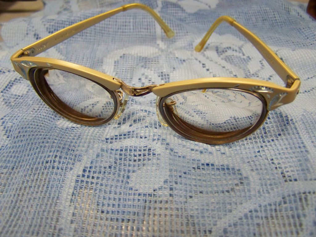 Vintage Artcraft Designer Eyeglasses Cats Eye Style Vintage Artcraft Designer Eyeglasses Cats Eye Style