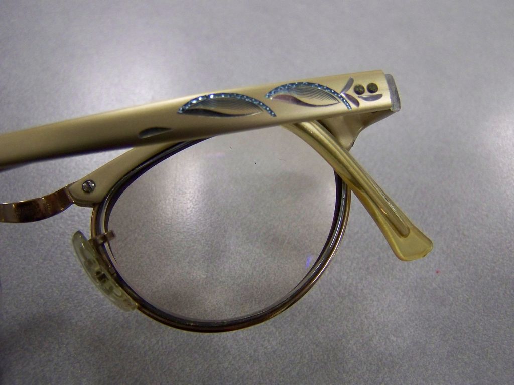 Vintage Artcraft Designer Eyeglasses Cats Eye Style Vintage Artcraft Designer Eyeglasses Cats Eye Style