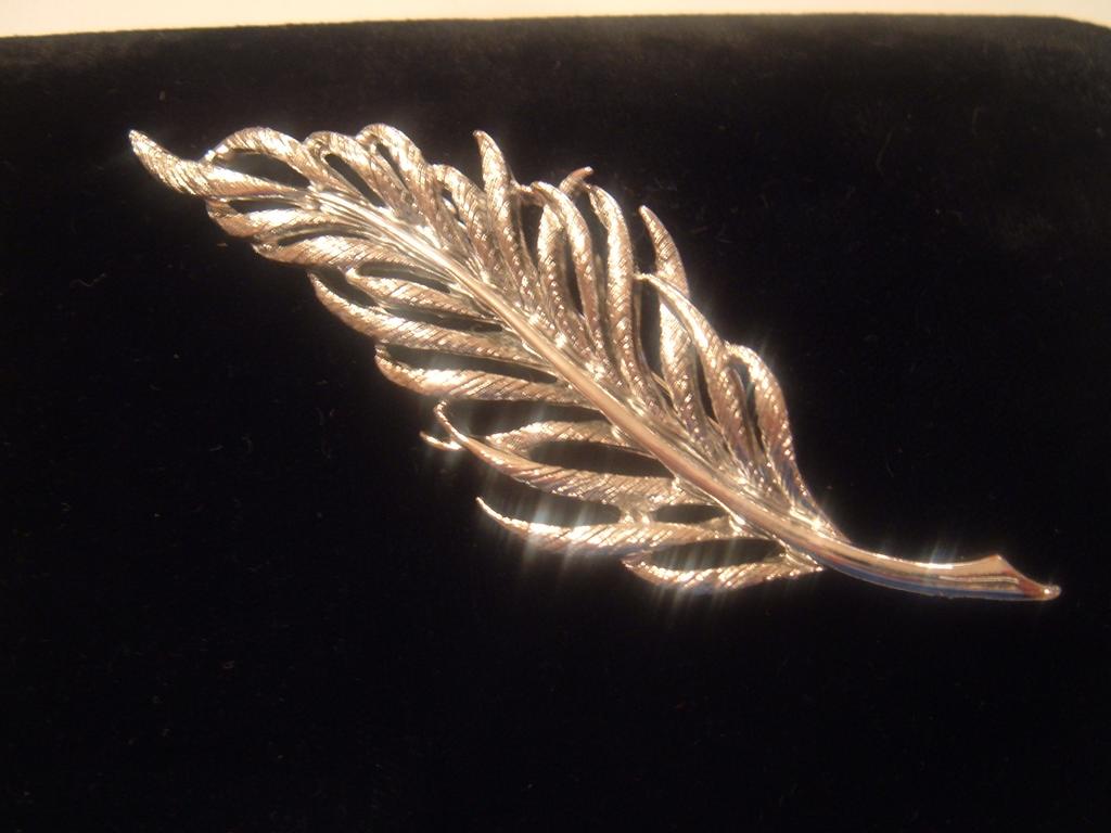 Vintage Silver Tone LEAF Brooch Vintage Silver Tone LEAF Brooch