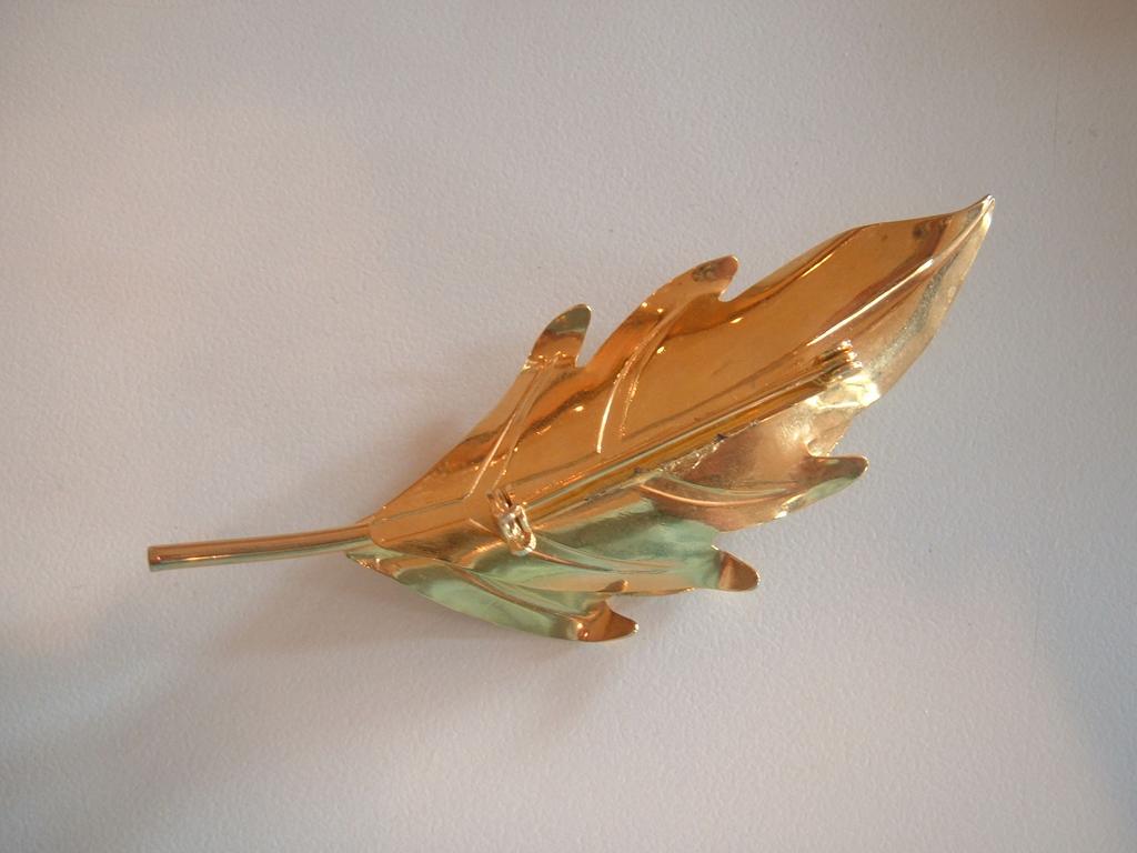 Vintage Leaf Set of clip Earrings and Brooch Great for Fall! Vintage Leaf Set of clip Earrings and Brooch Great for Fall!