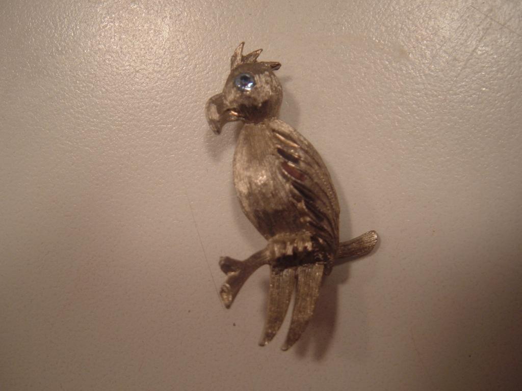 Pretty Parrot Vintage Figural Pin Pretty Parrot Vintage Figural Pin