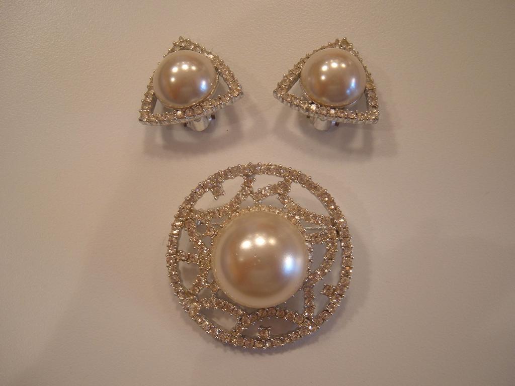 Vintage Faux Pearl and Rhinestone Set Brooch and Earrings Vintage Faux Pearl and Rhinestone Set Brooch and Earrings