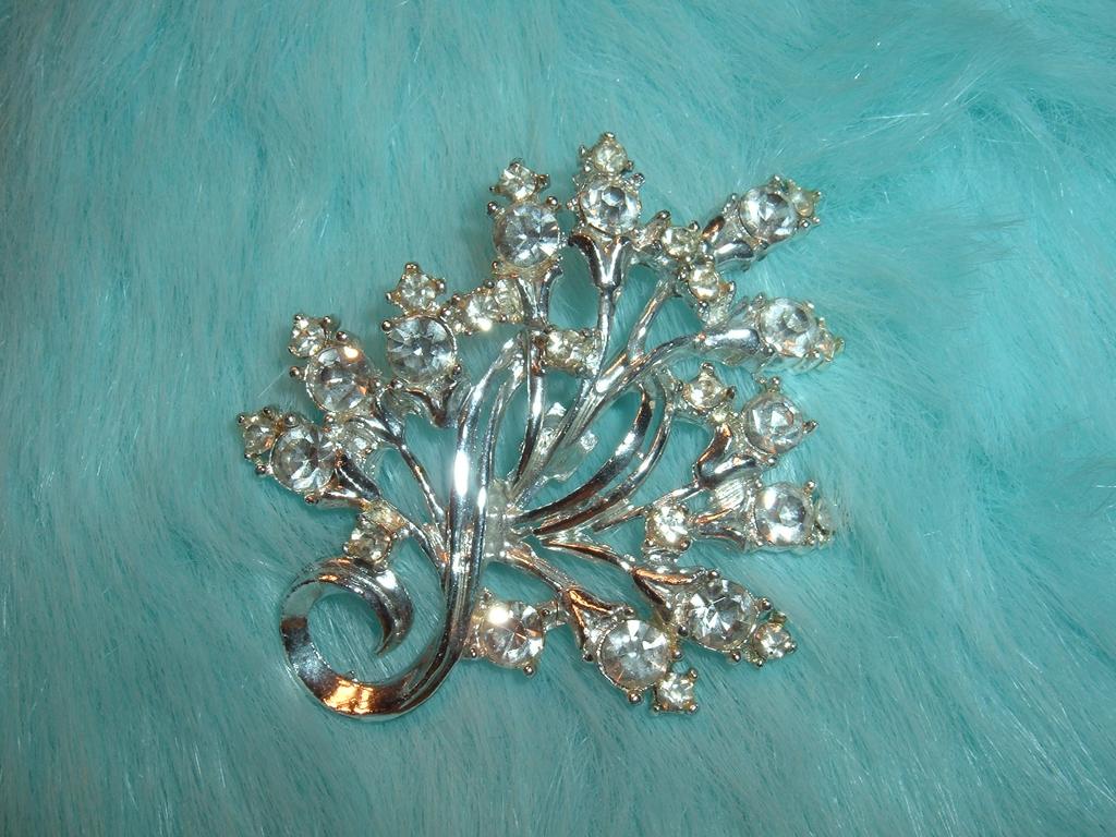 Vintage Rhinestone Brooch silvertone with clear rhinestones Vintage Rhinestone Brooch silvertone with clear rhinestones