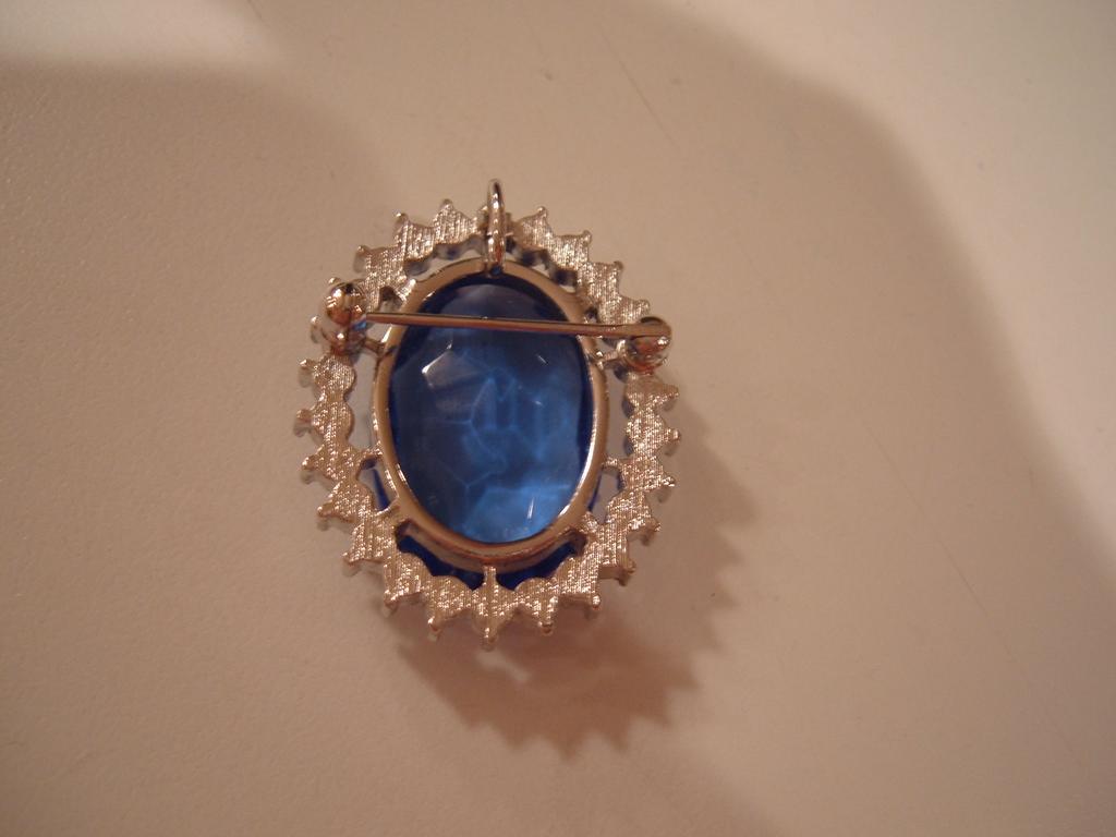 Brilliant Blue Glass Brooch/Pendant with Bright Clear Rhinestones! Brilliant Blue Glass Brooch/Pendant with Bright Clear Rhinestones!