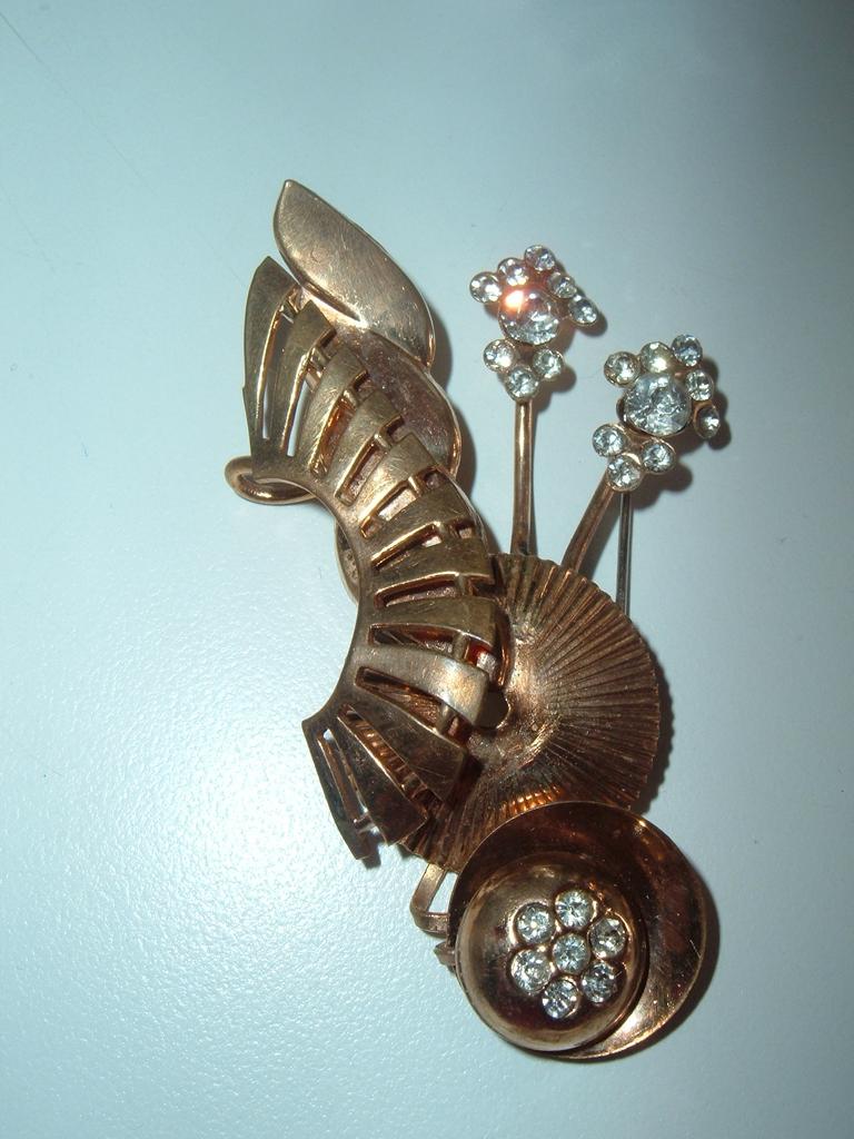 Vintage Rhinestone Brooch Art Deco Style Design Vintage Rhinestone Brooch Art Deco Style Design