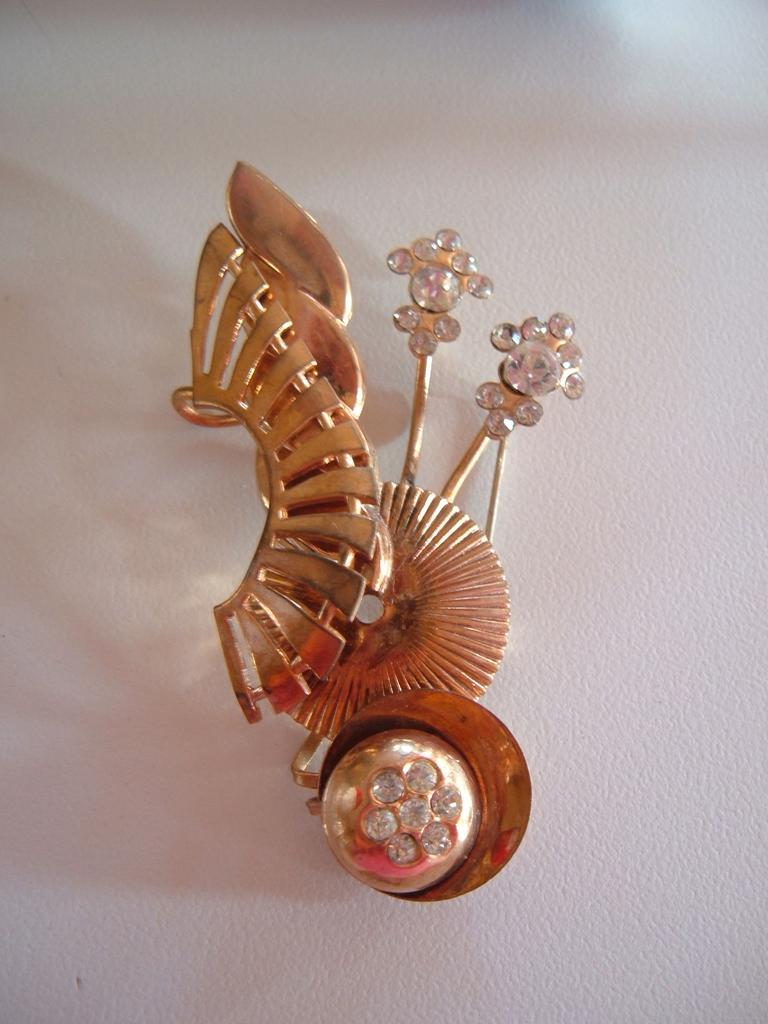 Vintage Rhinestone Brooch Art Deco Style Design Vintage Rhinestone Brooch Art Deco Style Design