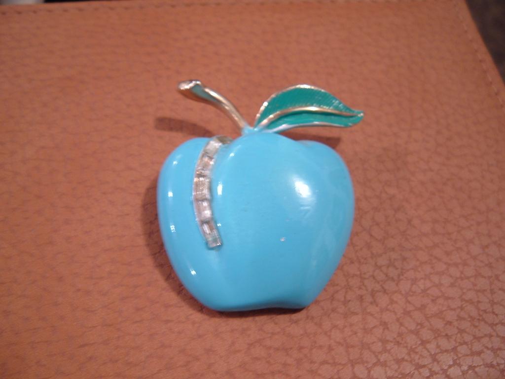 Pastelli Apple Rhinestone Pin Pastelli Apple Rhinestone Pin