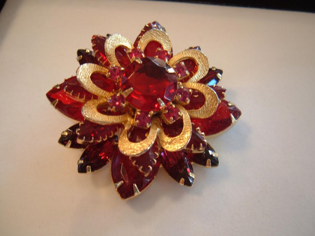 Ravishing Red Rhinestone Brooch Ravishing Red Rhinestone Brooch