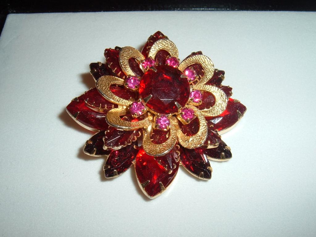 Ravishing Red Rhinestone Brooch Ravishing Red Rhinestone Brooch