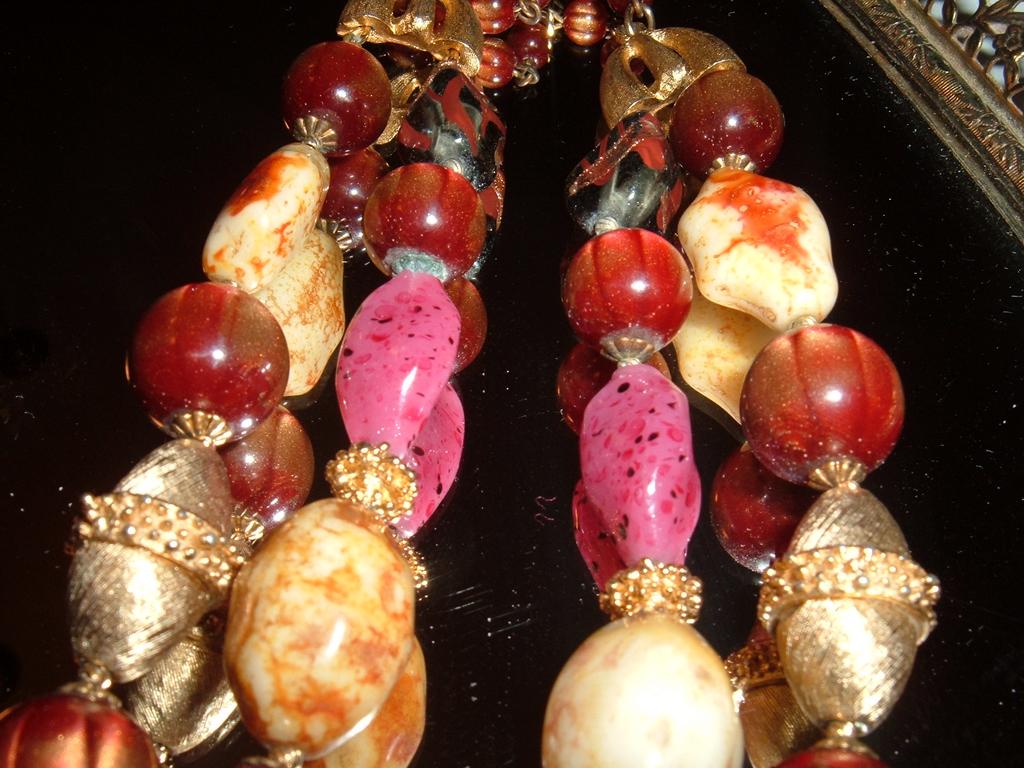 Vintage Trifari Double Strand Glass Bead Necklace Vintage Trifari Double Strand Glass Bead Necklace