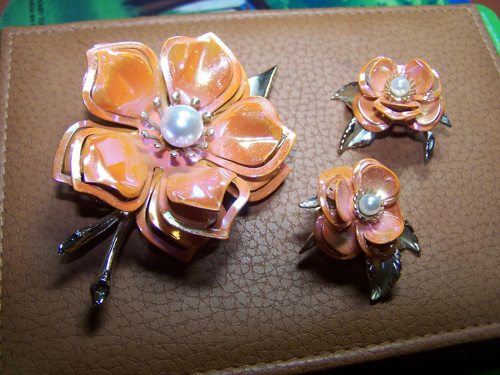 Enameled Pin and Earrings Flower Set Enameled Pin and Earrings Flower Set