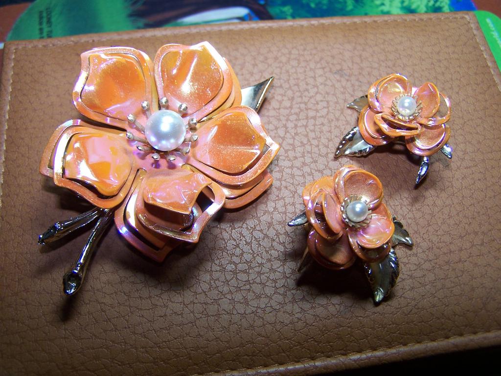 Enameled Pin and Earrings Flower Set Enameled Pin and Earrings Flower Set