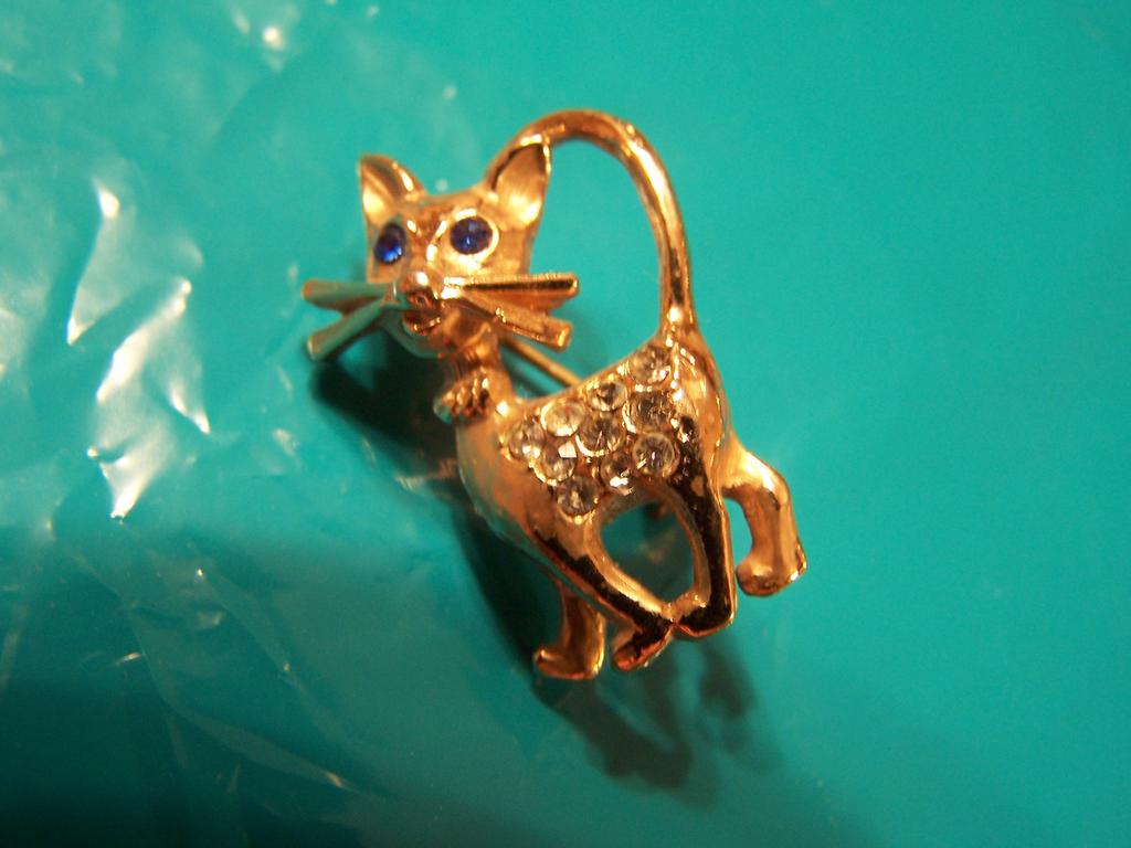 Rhinestone Cat Pin Puurrrrrfect! Rhinestone Cat Pin Puurrrrrfect!