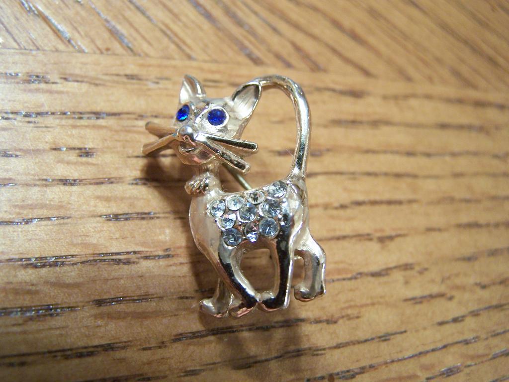 Rhinestone Cat Pin Puurrrrrfect! Rhinestone Cat Pin Puurrrrrfect!