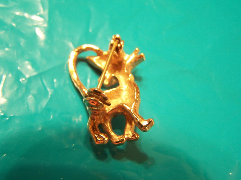 Rhinestone Cat Pin Puurrrrrfect! Rhinestone Cat Pin Puurrrrrfect!