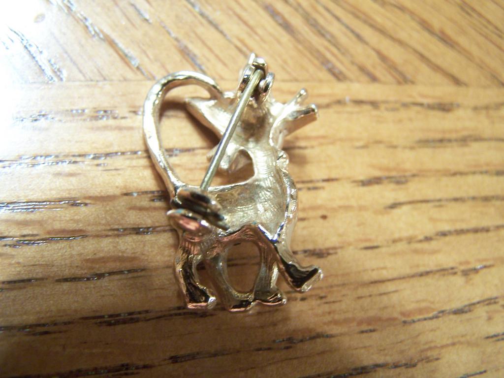 Rhinestone Cat Pin Puurrrrrfect! Rhinestone Cat Pin Puurrrrrfect!