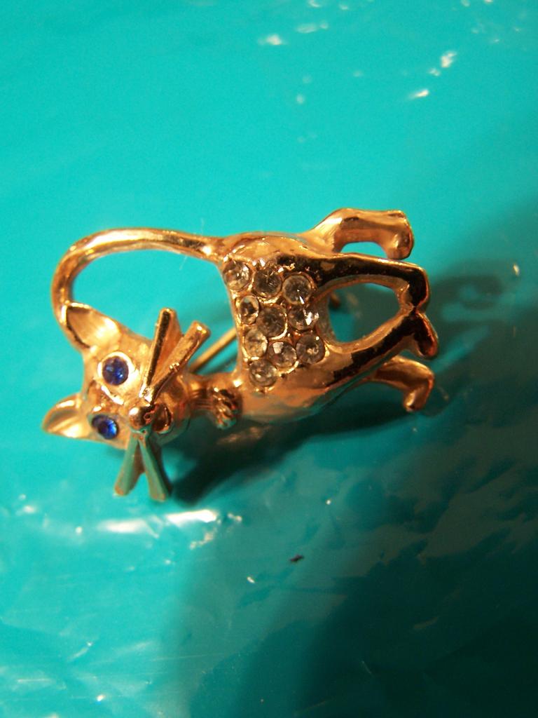 Rhinestone Cat Pin Puurrrrrfect! Rhinestone Cat Pin Puurrrrrfect!