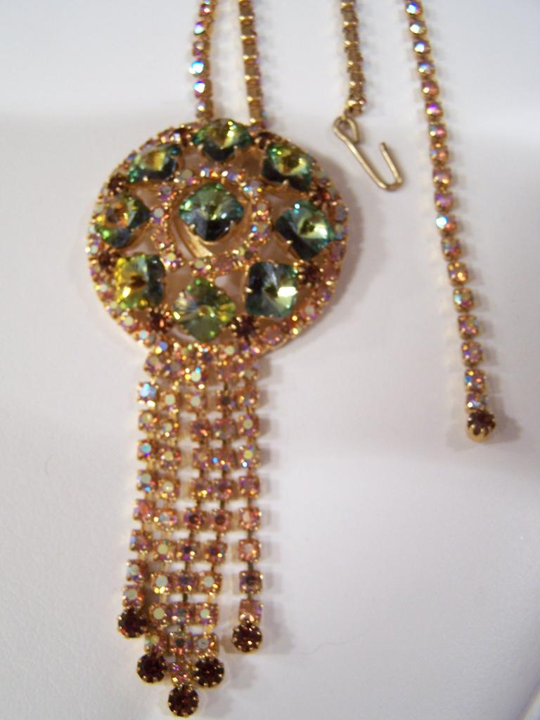 Breathtaking Rhinestone Dangle Set Breathtaking Rhinestone Dangle Set