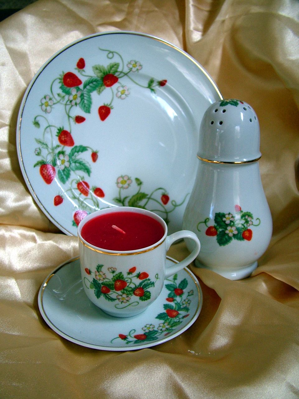 Strawberry porcelain candle cup and saucer, plate and shaker set with 22 k trim Strawberry porcelain candle cup and saucer, plate and shaker set with 22 k trim