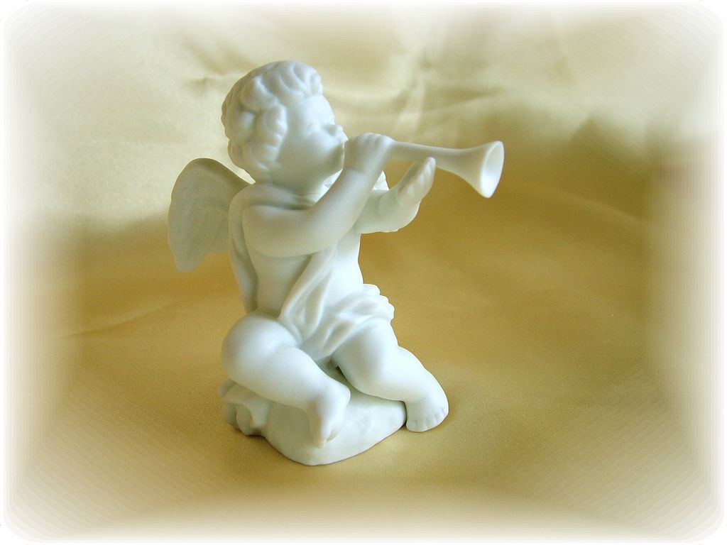 Nativity piece little angel with horn, white porcelain, mint condition Nativity piece little angel with horn, white porcelain, mint condition
