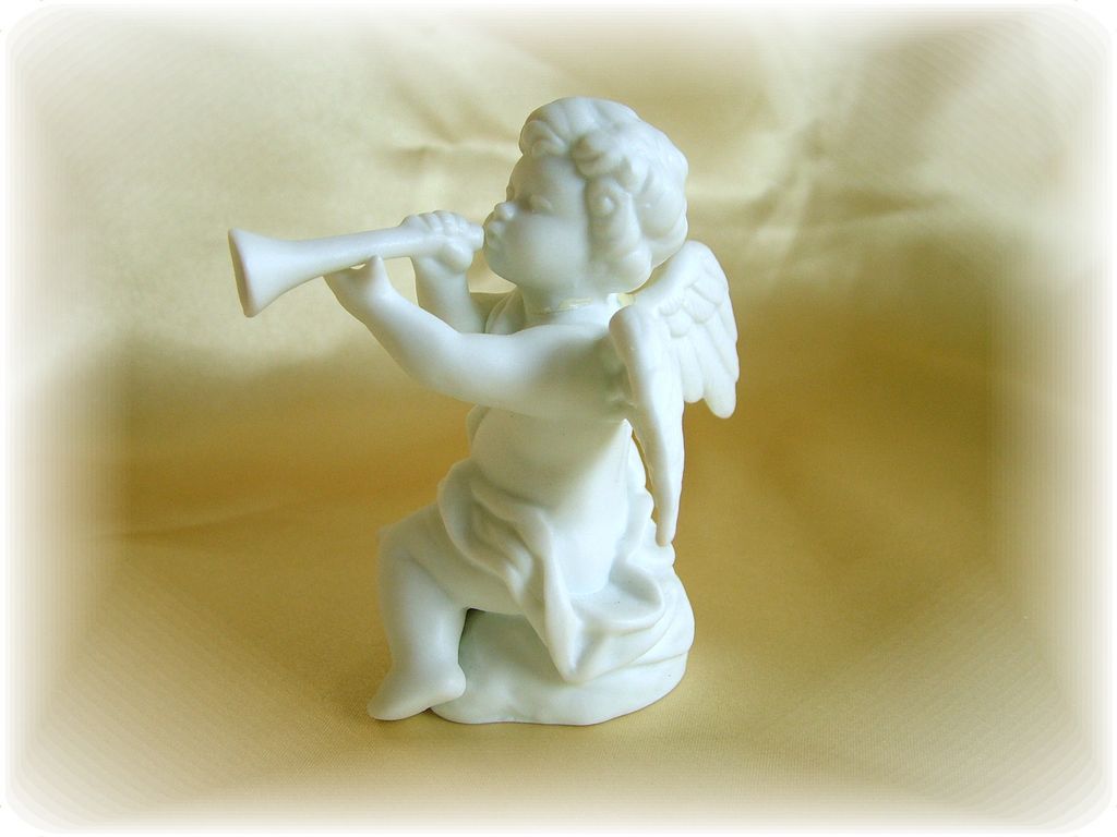Nativity piece little angel with horn, white porcelain, mint condition Nativity piece little angel with horn, white porcelain, mint condition
