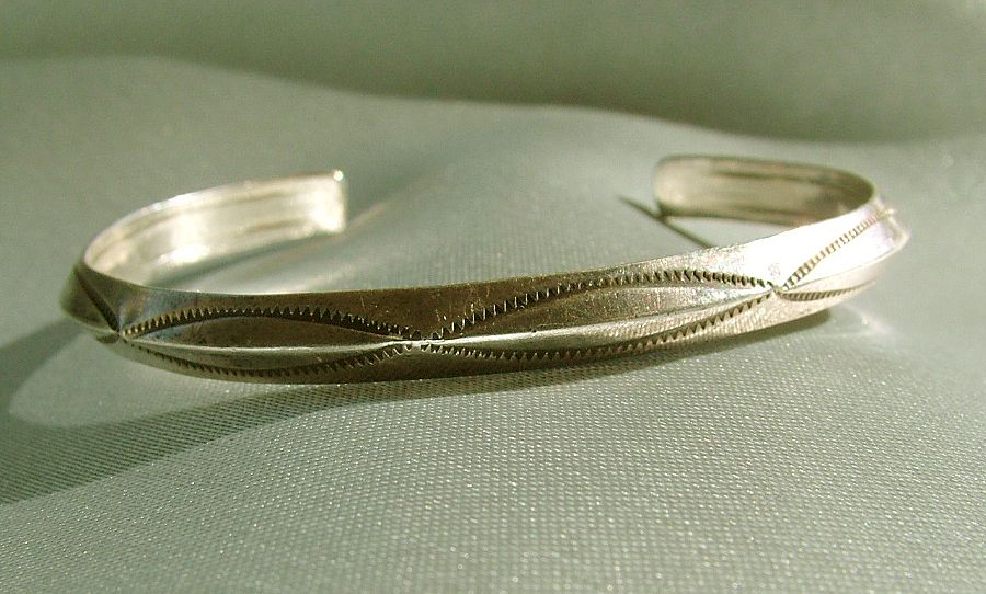 Native American Sterling cuff Bracelet signed Tahe Native American Sterling cuff Bracelet signed Tahe