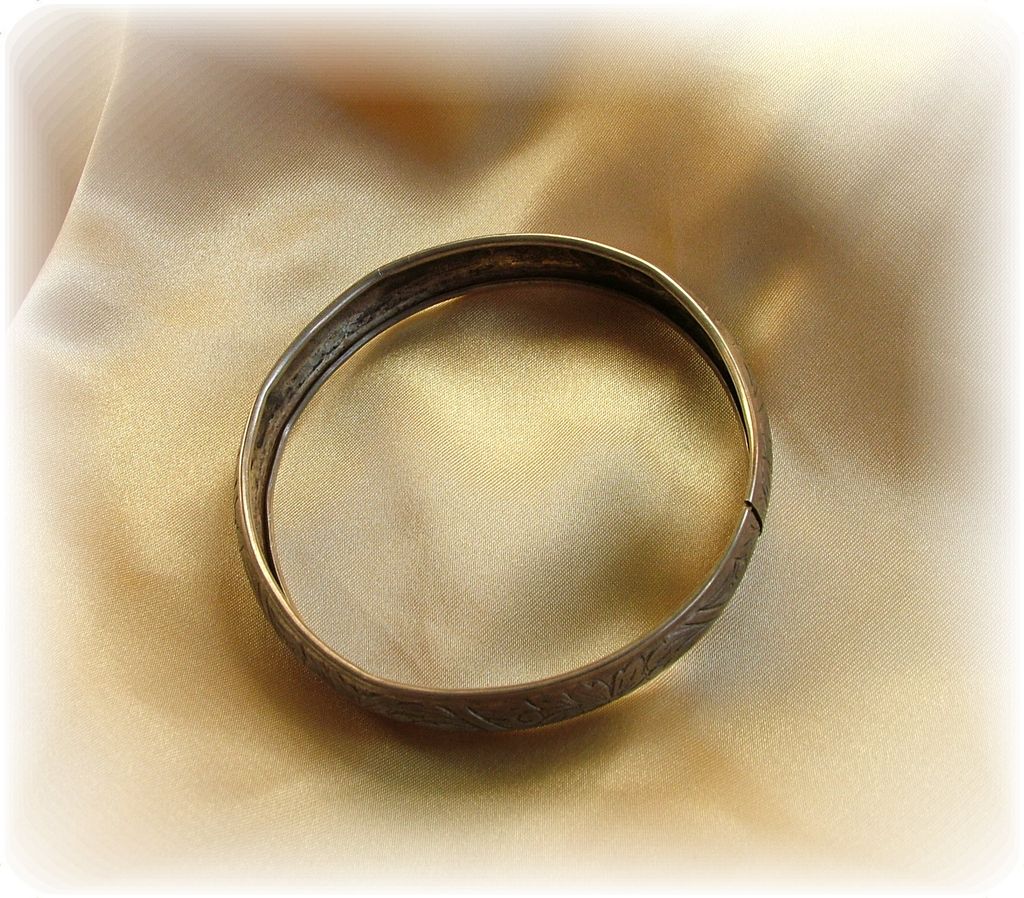 Vintage sterling silver Beau floral etched bangle bracelet Vintage sterling silver Beau floral etched bangle bracelet