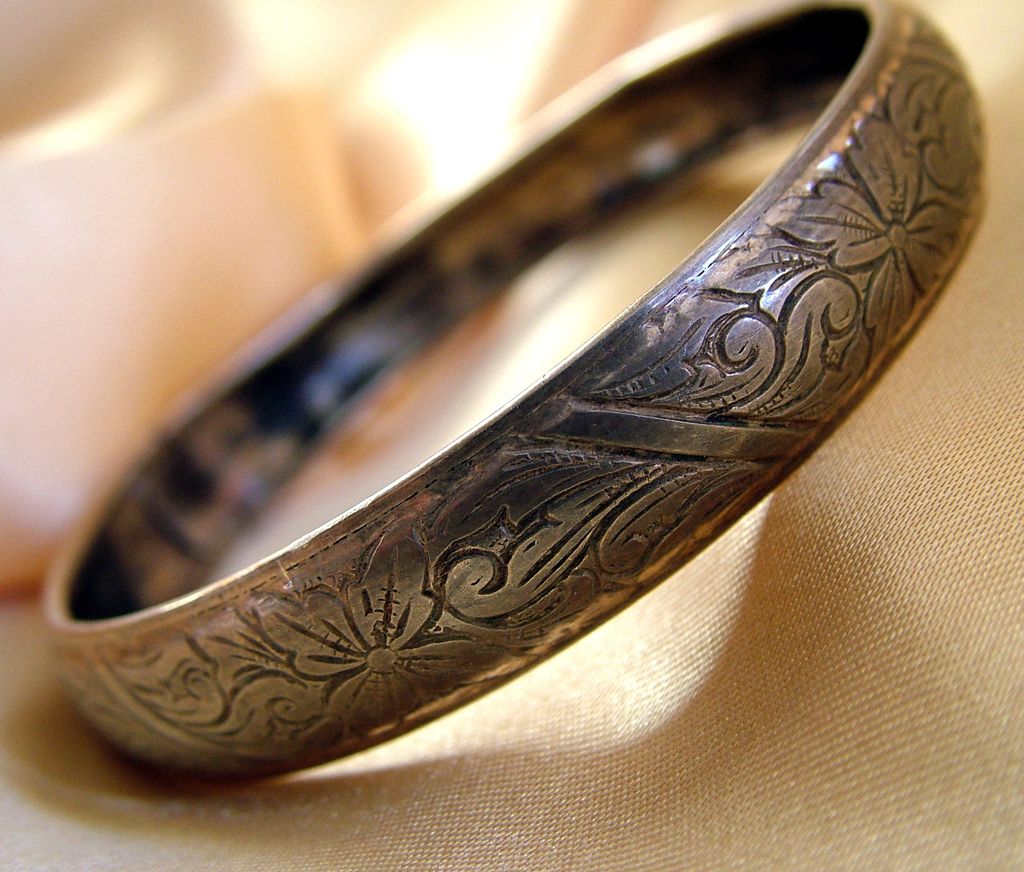 Vintage sterling silver Beau floral etched bangle bracelet Vintage sterling silver Beau floral etched bangle bracelet