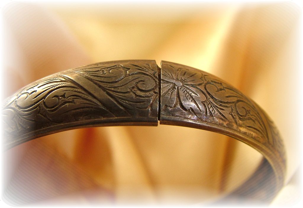 Vintage sterling silver Beau floral etched bangle bracelet Vintage sterling silver Beau floral etched bangle bracelet