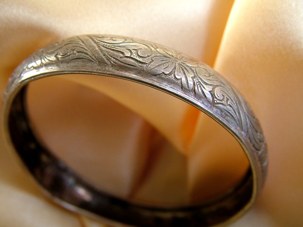 Vintage sterling silver Beau floral etched bangle bracelet Vintage sterling silver Beau floral etched bangle bracelet