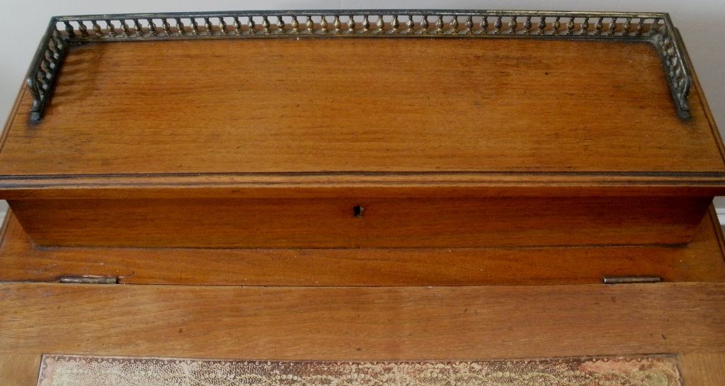Antique English Walnut Davenport Bureau Desk. Antique English Walnut Davenport Bureau Desk.