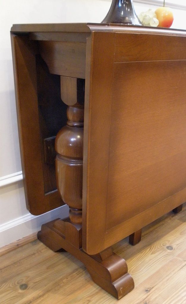 English Dining Table, Oak Art Deco Drop Leaf, Double Gate Leg. English Dining Table, Oak Art Deco Drop Leaf, Double Gate Leg.