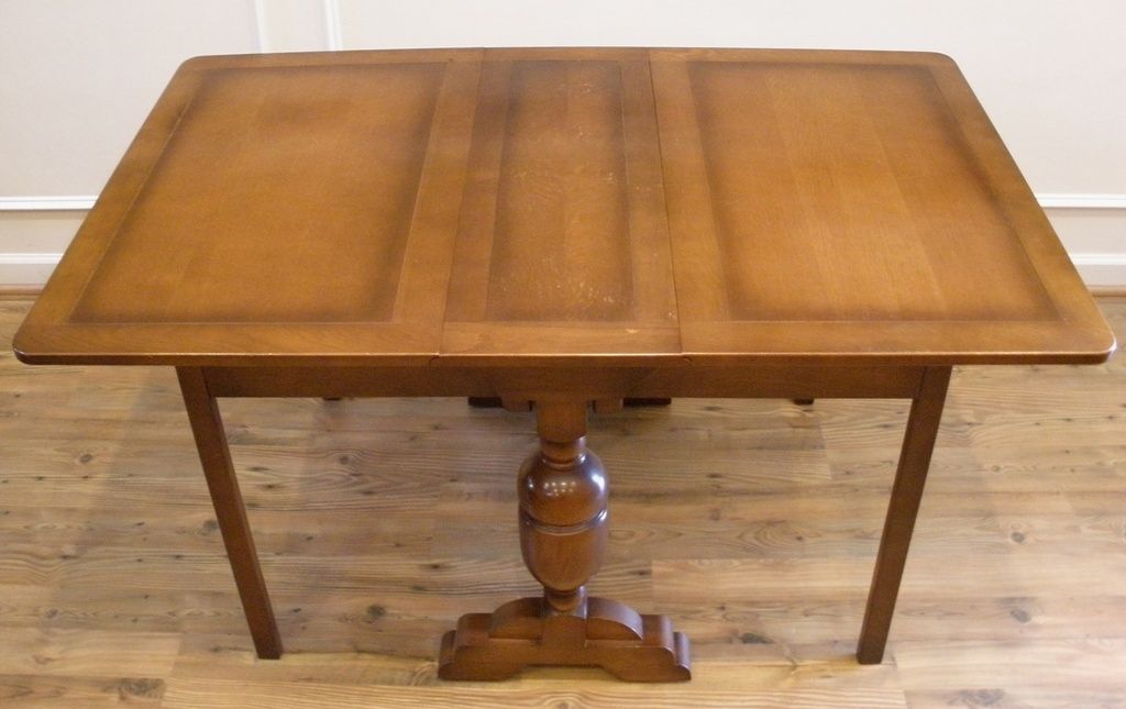 English Dining Table, Oak Art Deco Drop Leaf, Double Gate Leg. English Dining Table, Oak Art Deco Drop Leaf, Double Gate Leg.