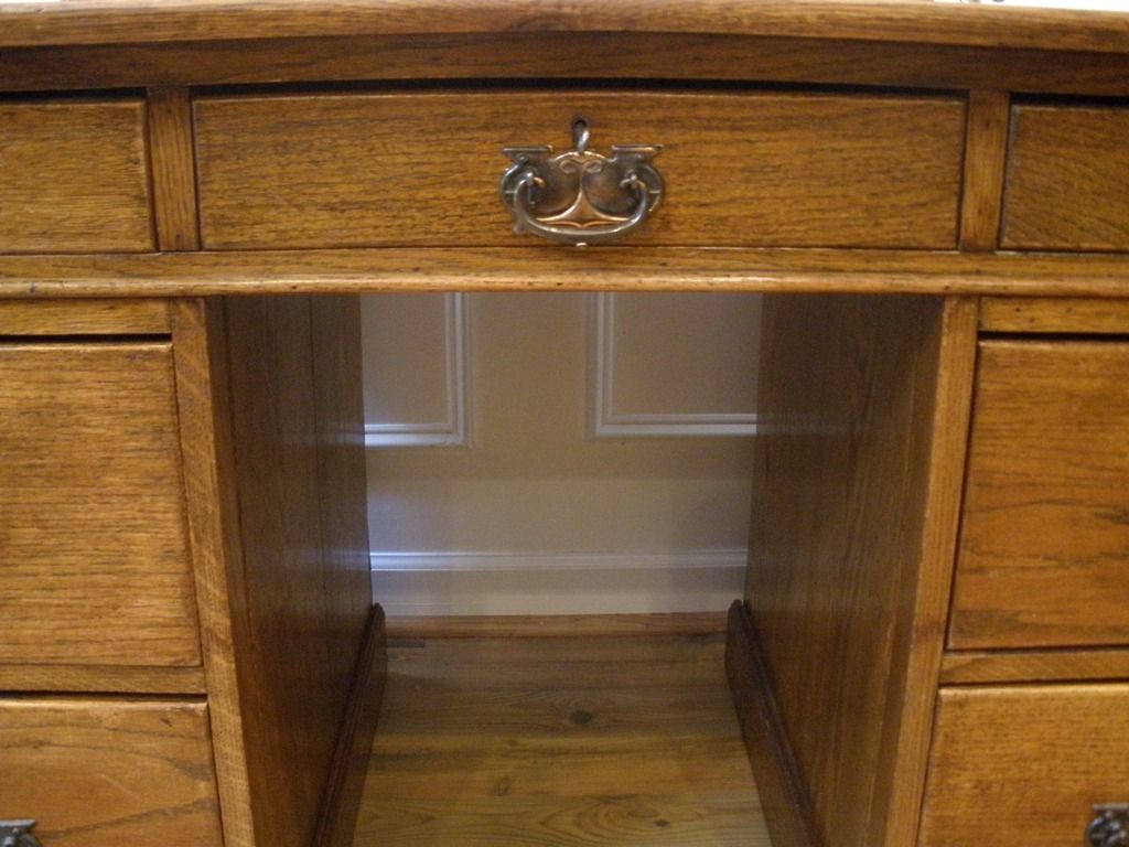 Antique English Oak Leather Top Knee Hole Desk, Bureau. Antique English Oak Leather Top Knee Hole Desk, Bureau.