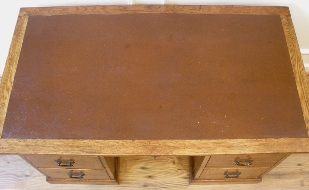 Antique English Oak Leather Top Knee Hole Desk, Bureau. Antique English Oak Leather Top Knee Hole Desk, Bureau.