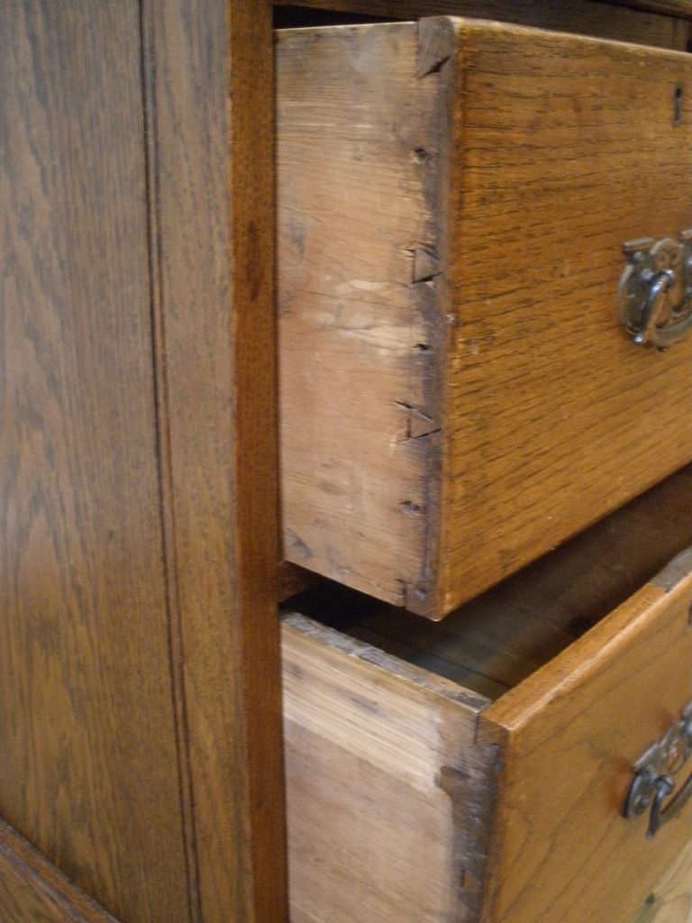 Antique English Oak Leather Top Knee Hole Desk, Bureau. Antique English Oak Leather Top Knee Hole Desk, Bureau.