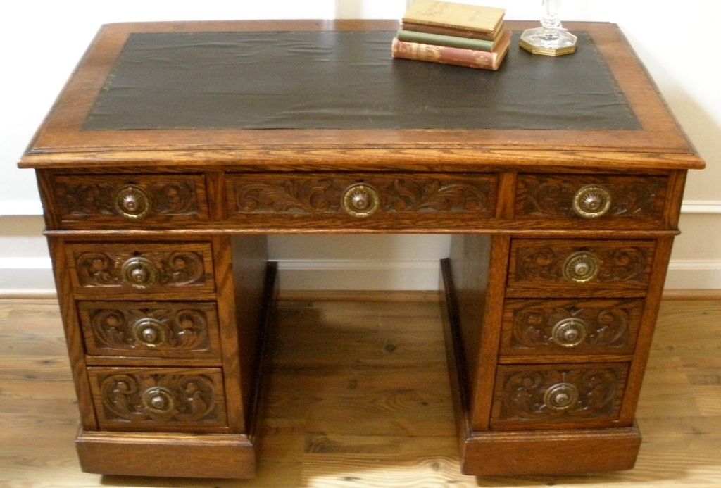 Antique English Oak Heavily Carved Knee Hole Desk, Bureau. Antique English Oak Heavily Carved Knee Hole Desk, Bureau.