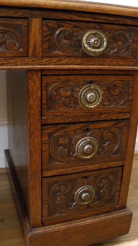 Antique English Oak Heavily Carved Knee Hole Desk, Bureau. Antique English Oak Heavily Carved Knee Hole Desk, Bureau.
