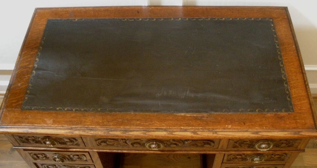 Antique English Oak Heavily Carved Knee Hole Desk, Bureau. Antique English Oak Heavily Carved Knee Hole Desk, Bureau.