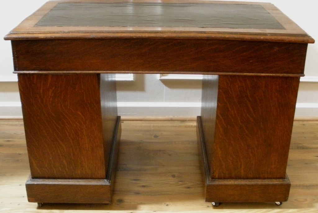 Antique English Oak Heavily Carved Knee Hole Desk, Bureau. Antique English Oak Heavily Carved Knee Hole Desk, Bureau.