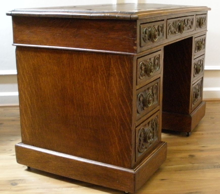 Antique English Oak Heavily Carved Knee Hole Desk, Bureau. Antique English Oak Heavily Carved Knee Hole Desk, Bureau.